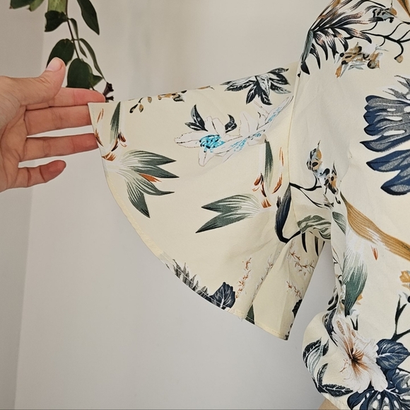 Lauren Taylor | Wrap crop top | size large - Picture 4 of 12